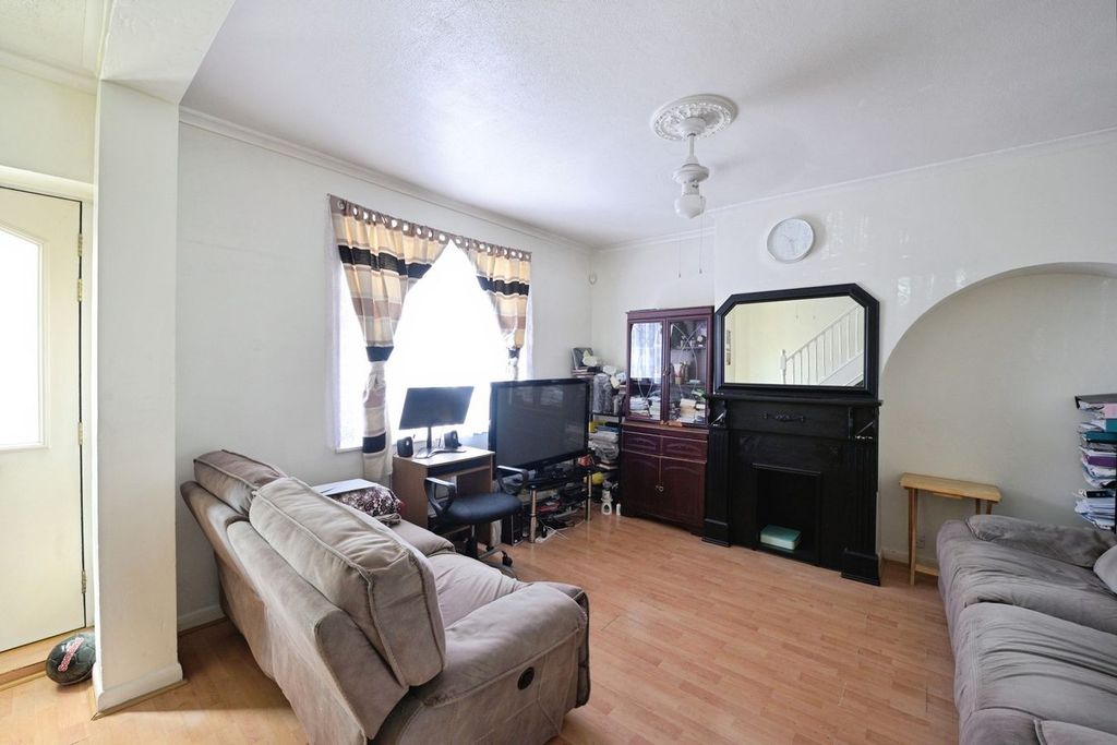 Property photo 2 of 18