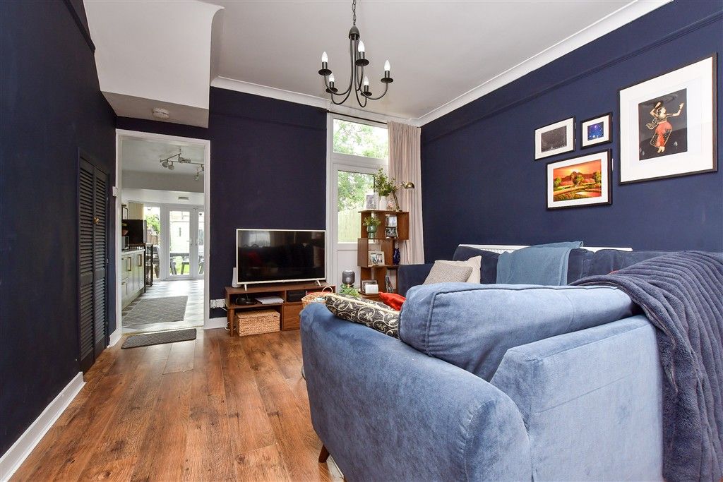 Property photo 3 of 13 Lounge