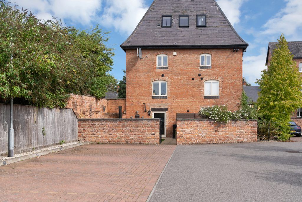 Property photo 1 of 27