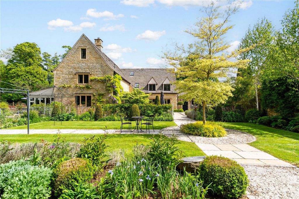 Property photo 2 of 32 Grange Farm