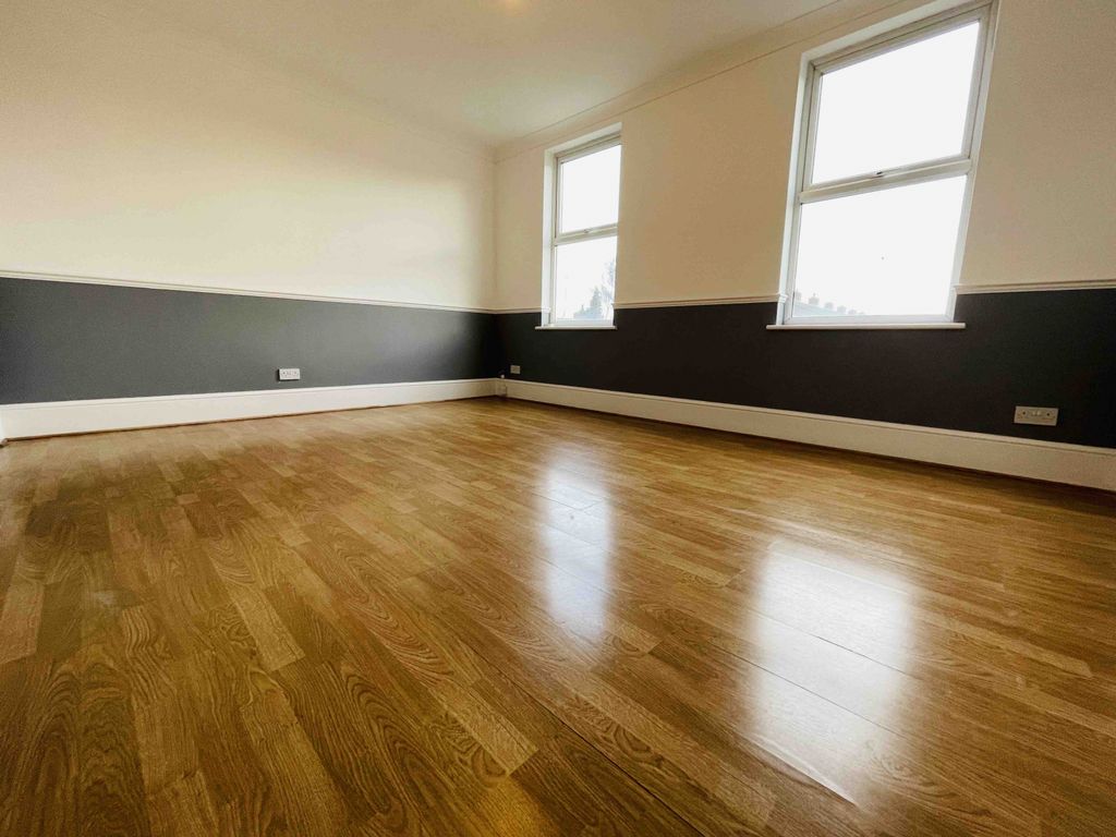 Property photo 1 of 5 1 Bedroom Flat