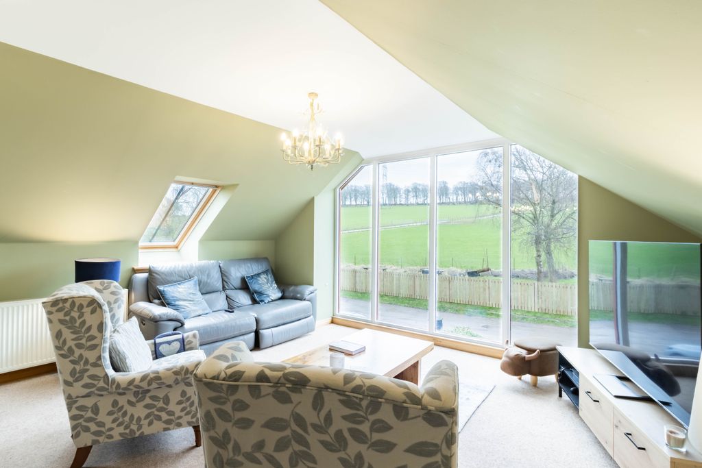 Property photo 3 of 33 Lounge View