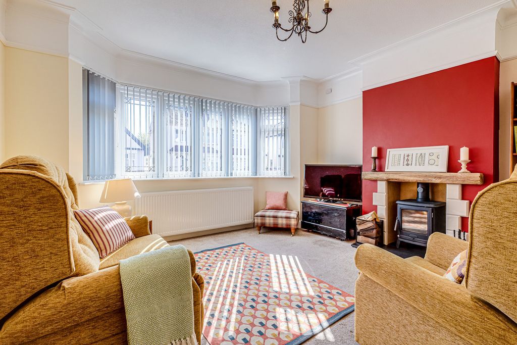 Property photo 2 of 27