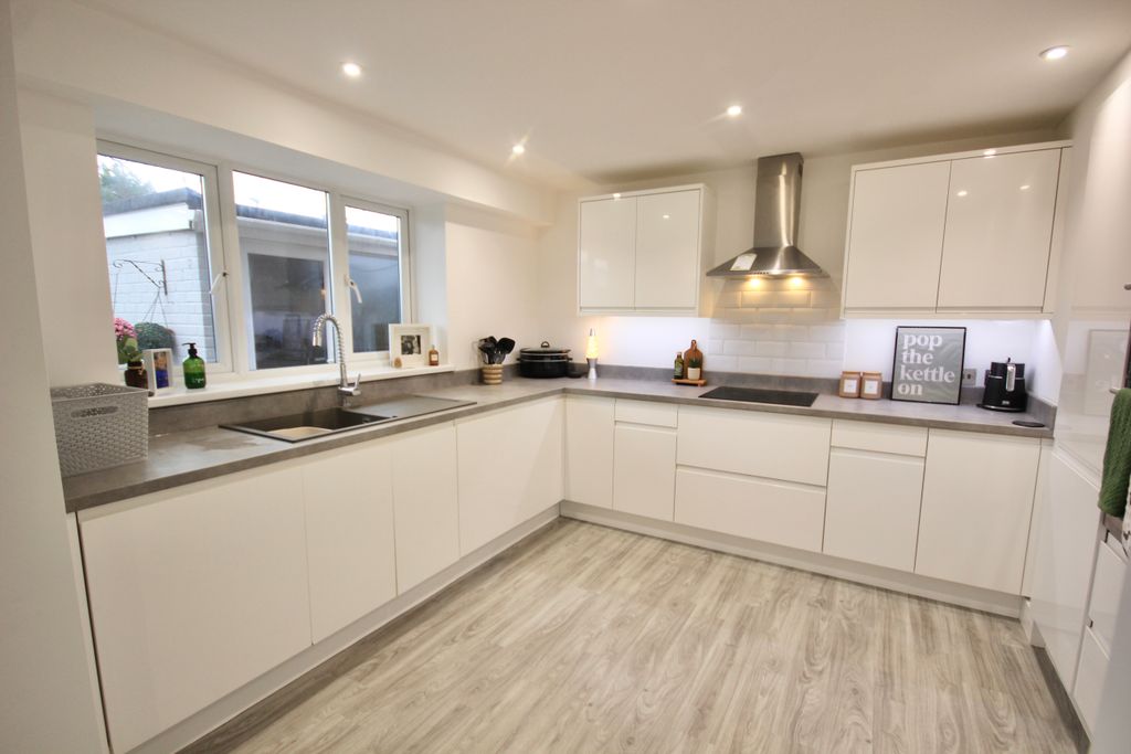 Property photo 2 of 25