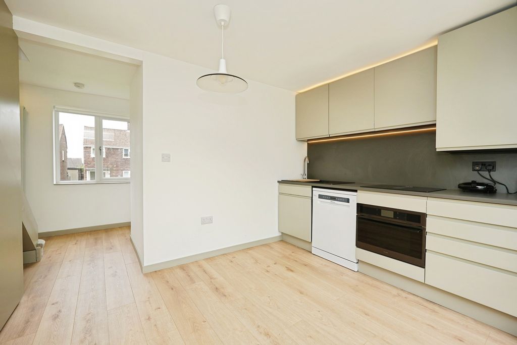 Property photo 2 of 20 Pbox-Img.Jpg