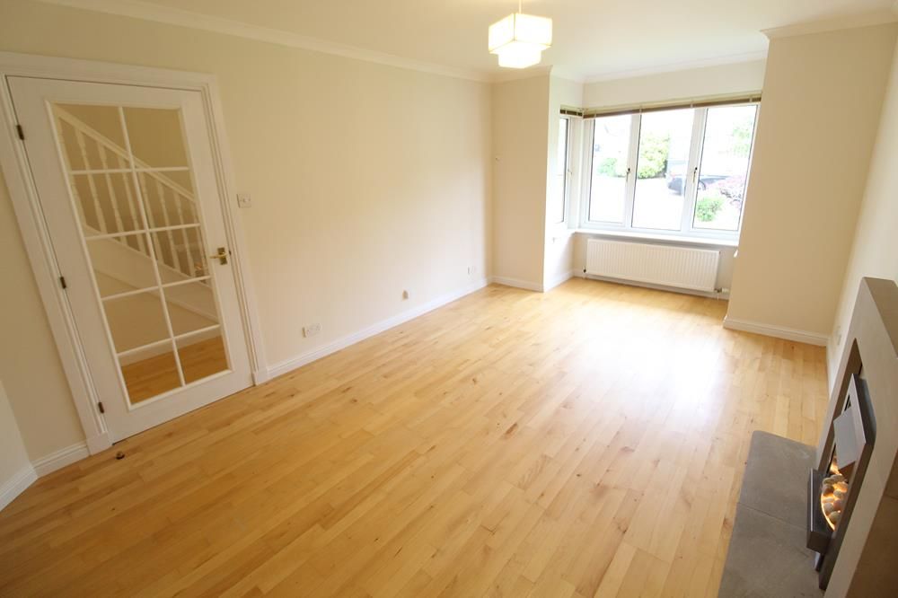 Property photo 3 of 15 Lounge (2)
