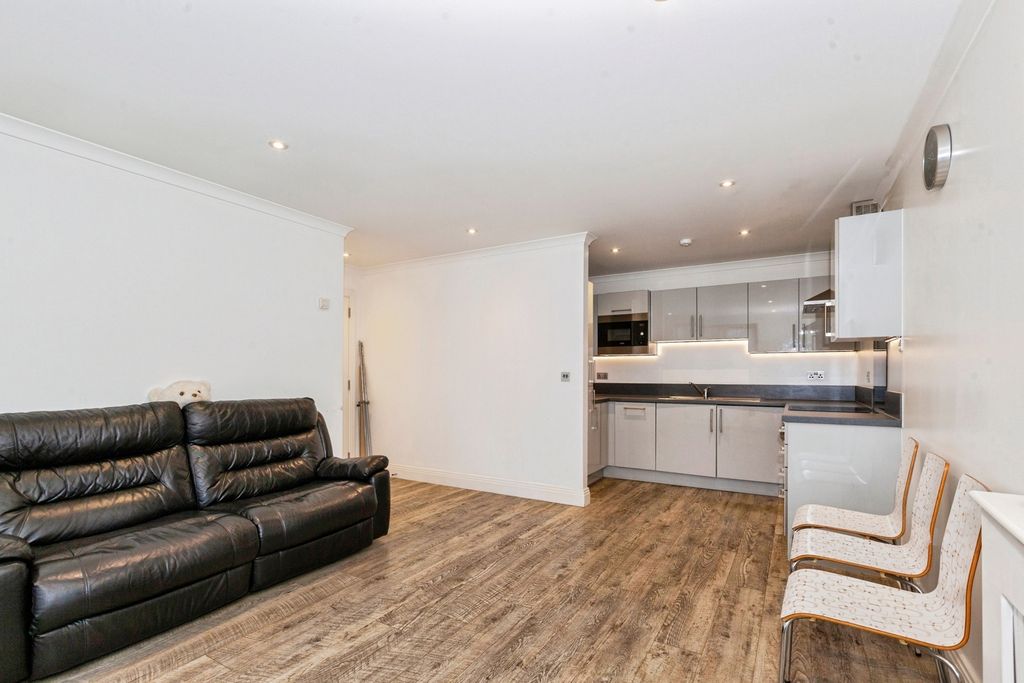 Property photo 3 of 21 Kitchen / Living