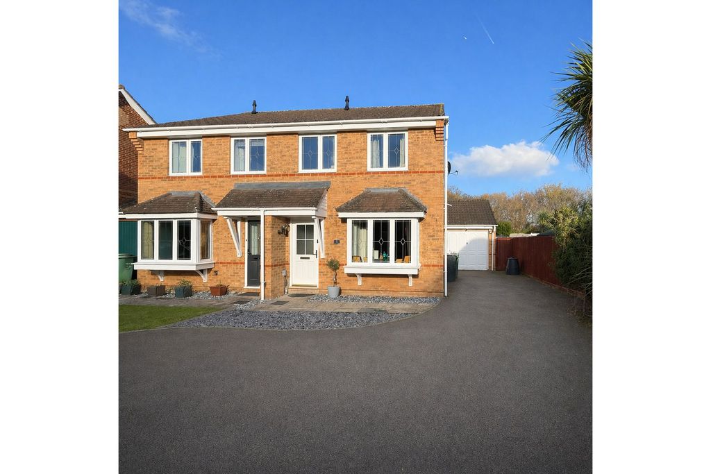 Property photo 1 of 10 Front