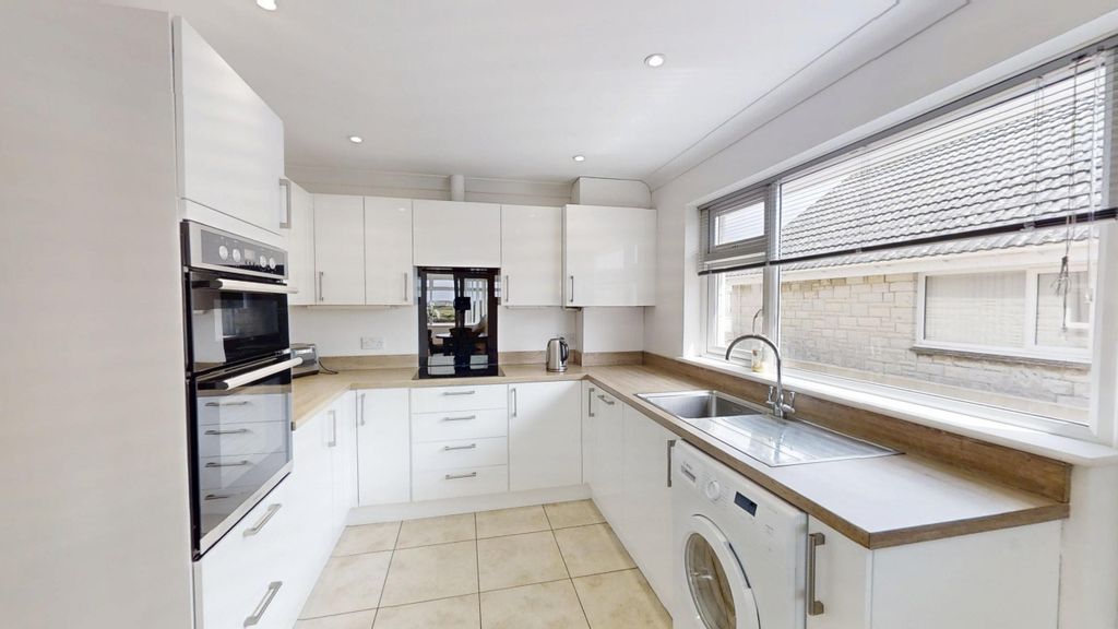 Property photo 3 of 18 Isle-Road-Portland-Dorset-UK-05142026_093554