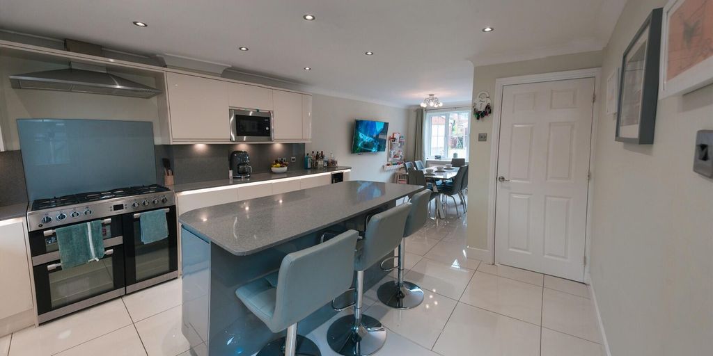 Property photo 2 of 18 Kitchen