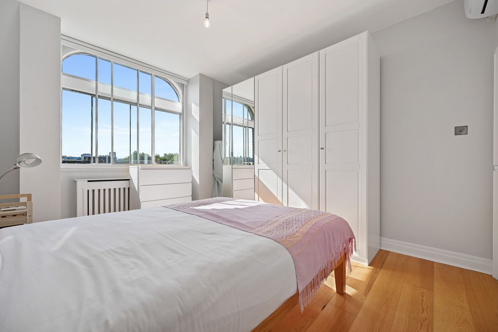 Property photo 3 of 6