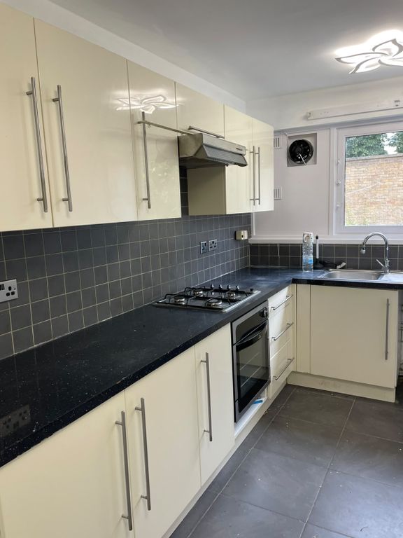 Property photo 1 of 16 Spacious Two-Bedroom Apartment In Popular E10 Location