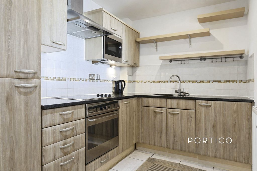 Property photo 2 of 10 Kitchen