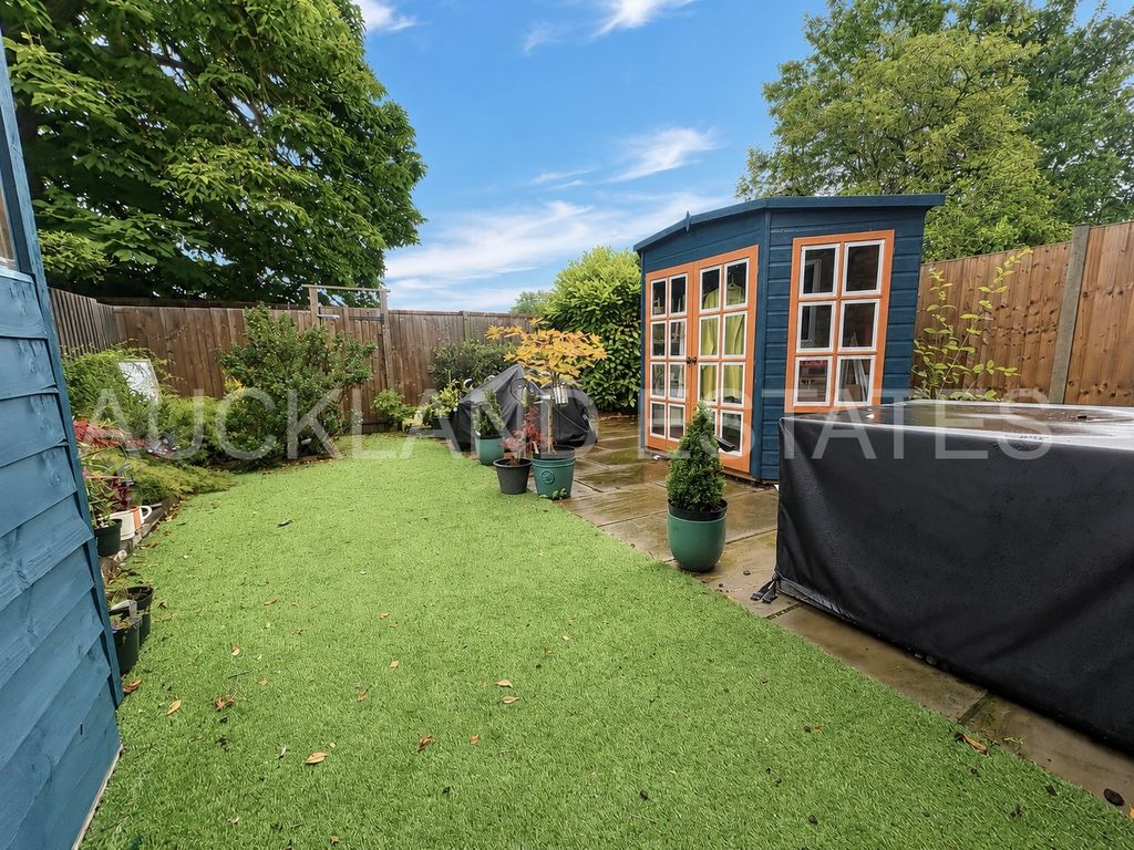 Property photo 2 of 12 Image00003