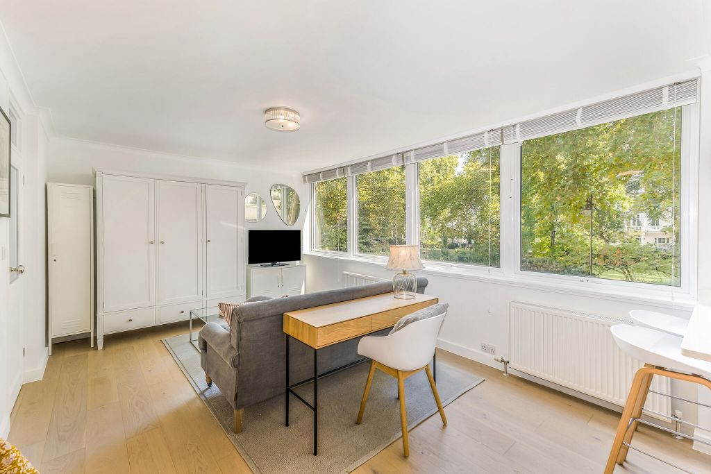 Property photo 3 of 8 Living Space