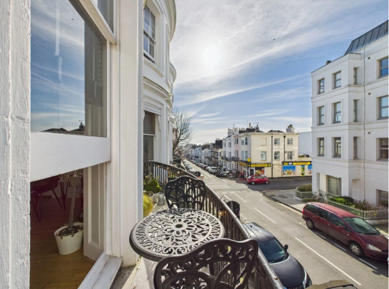 Property photo 2 of 21 2