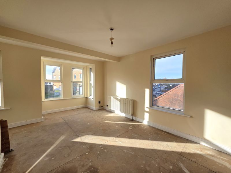 Property photo 2 of 6 Bedroom