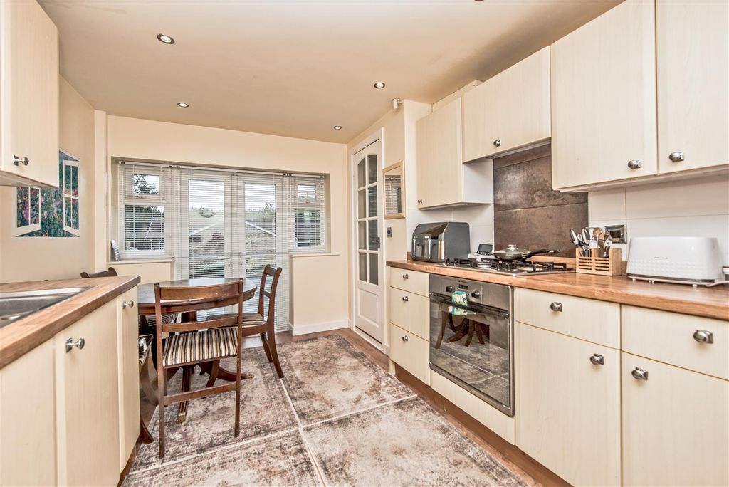 Property photo 2 of 20 Fitted Dining Kitchen: