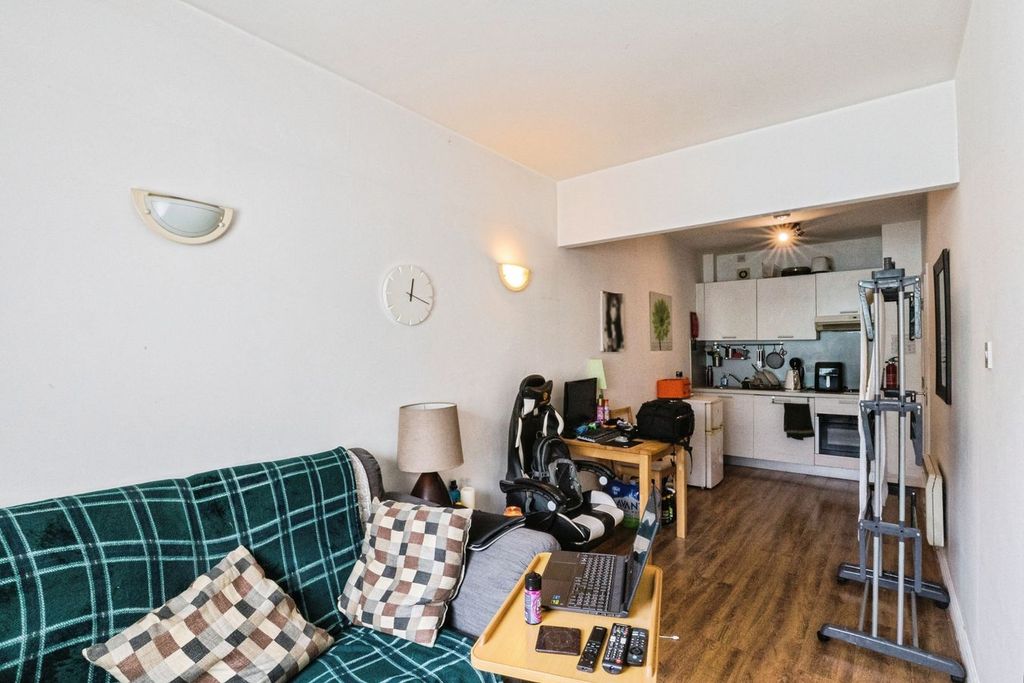 Property photo 2 of 11