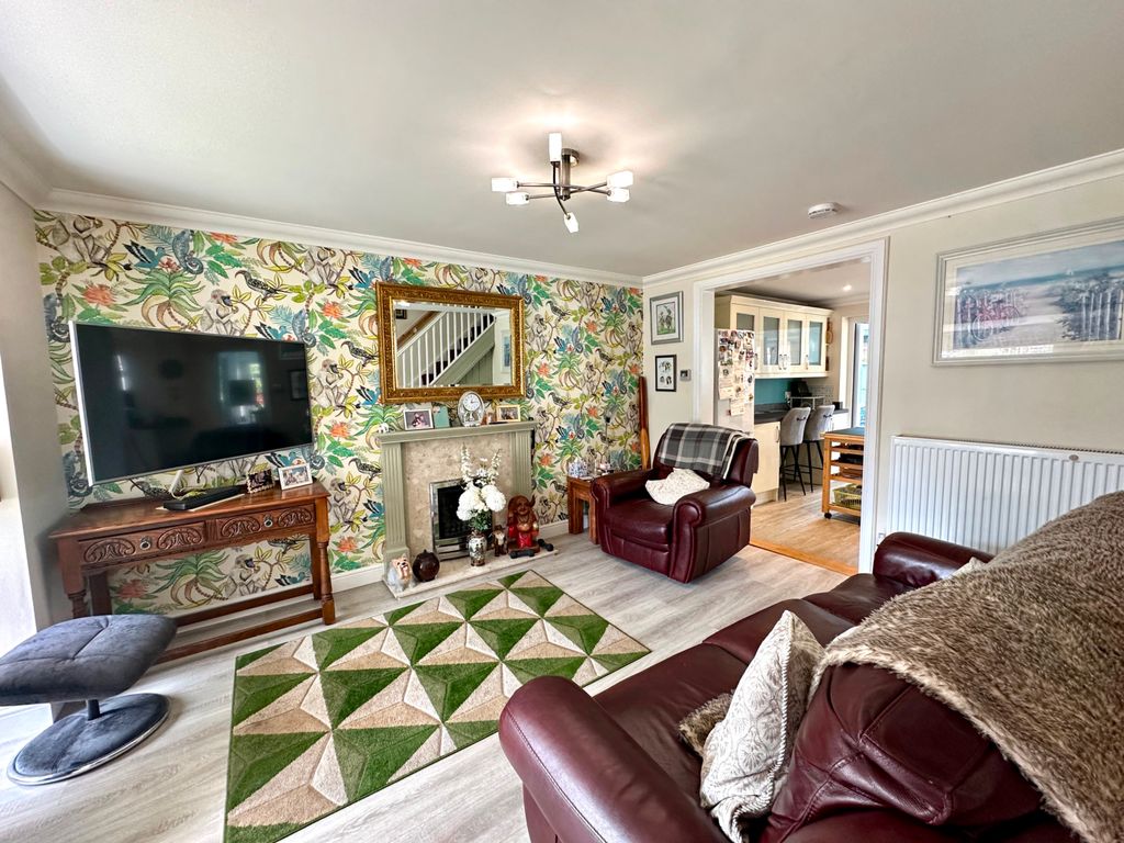 Property photo 3 of 28