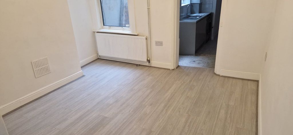 Property photo 3 of 9 Gallery