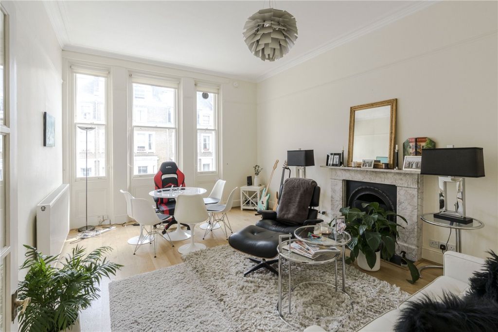 Property photo 2 of 12 Living Room