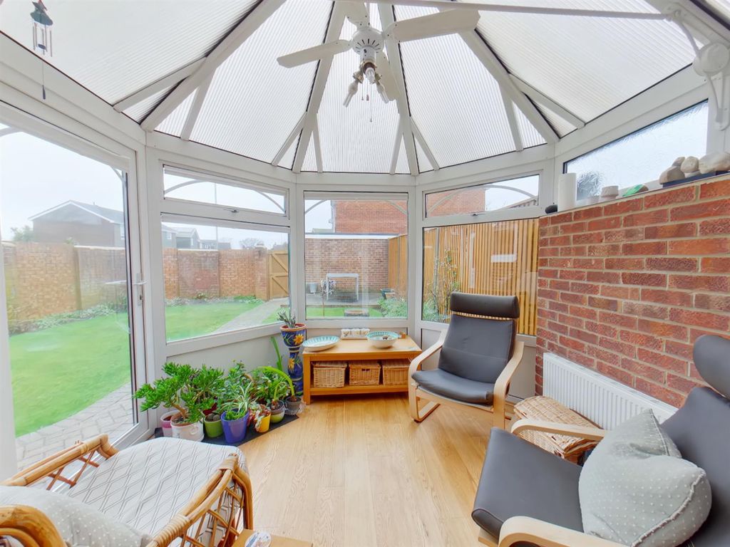 Property photo 3 of 22 Conservatory  (1).Jpg