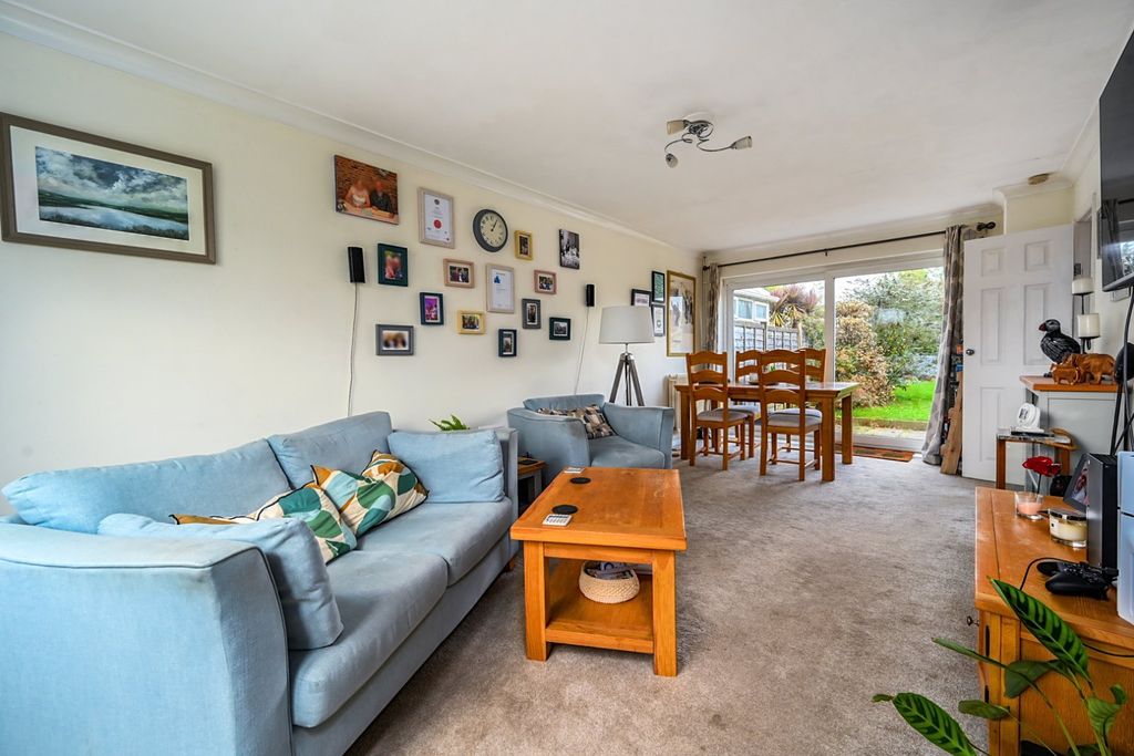 Property photo 2 of 24 Living Room