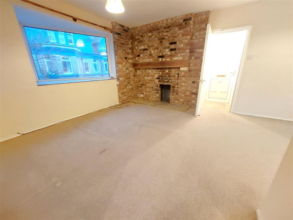 Property photo 2 of 7 Living Room