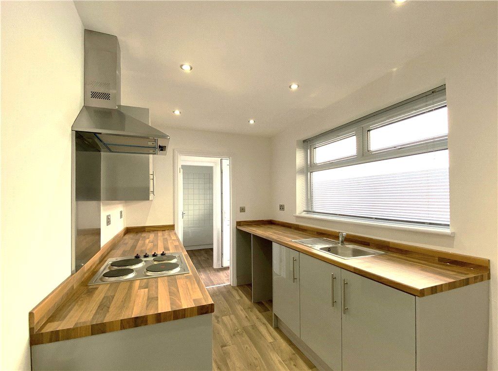 Property photo 3 of 11 Kitchen