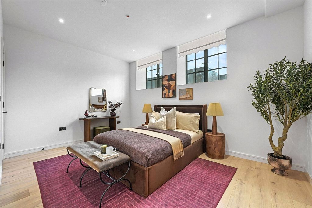 Property photo 2 of 29 Bedroom