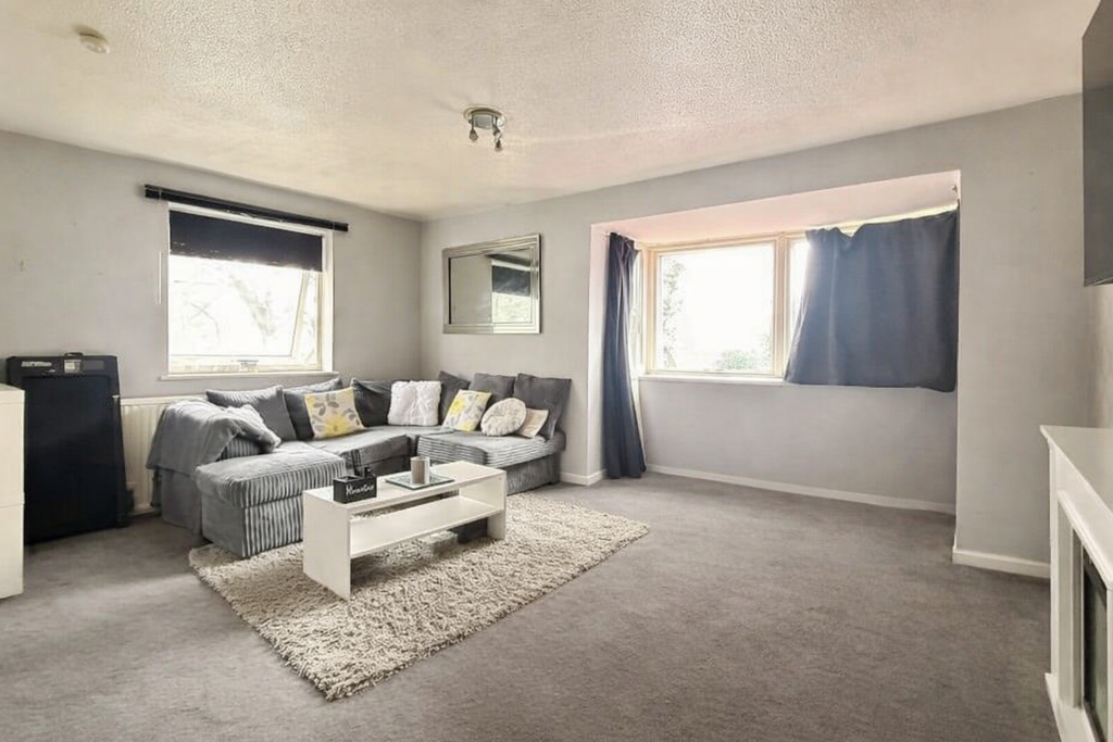 Property photo 2 of 7 Af19B17A-Aaf7-4F61-A881-D264D81Bbe1C