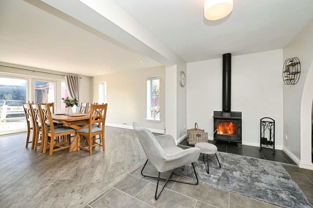 Property photo 3 of 21 Dh001