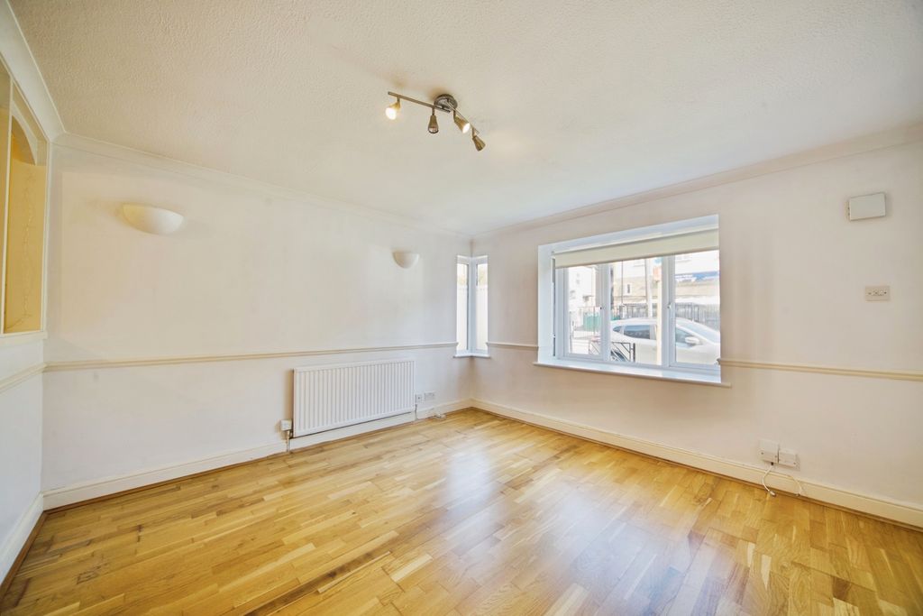 Property photo 3 of 14 Photo