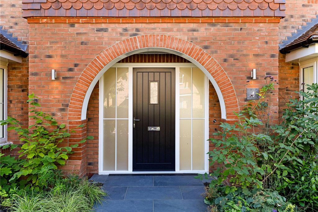 Property photo 2 of 16 Hudson Gardens