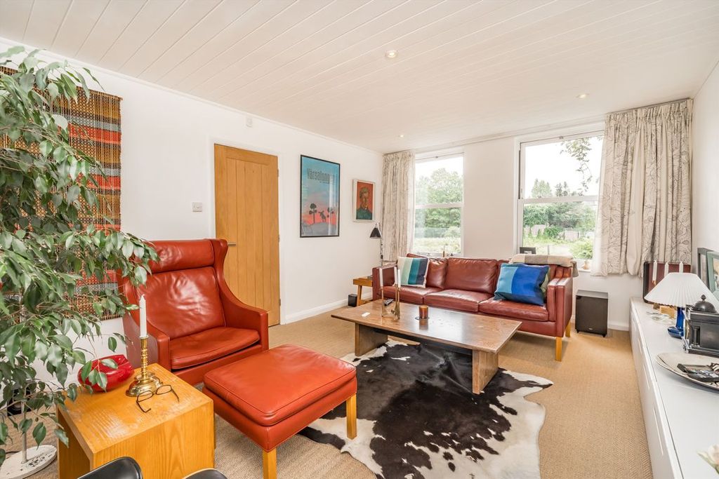 Property photo 3 of 11