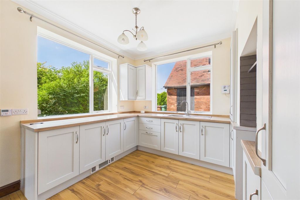Property photo 3 of 15 Kitchen