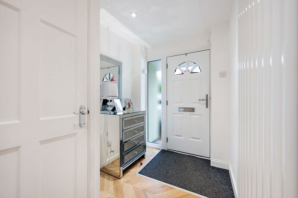 Property photo 3 of 33