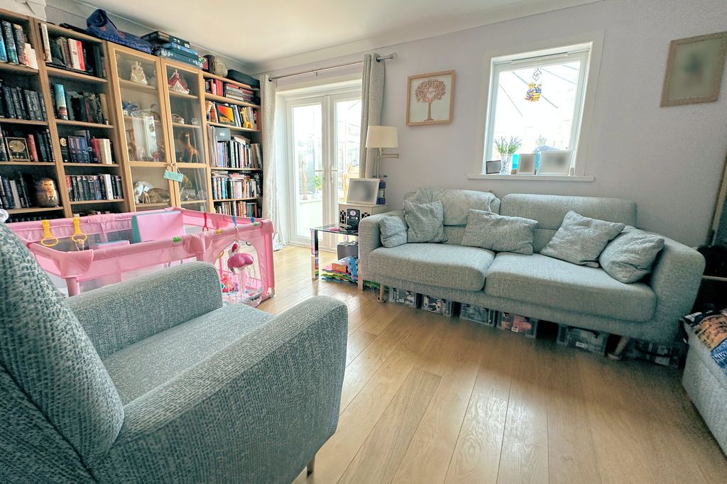 Property photo 2 of 14 Lounge