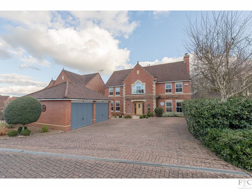 Property photo 1 of 28