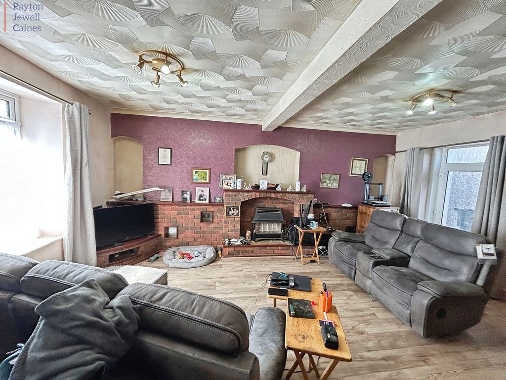 Property photo 2 of 9 Not Specified