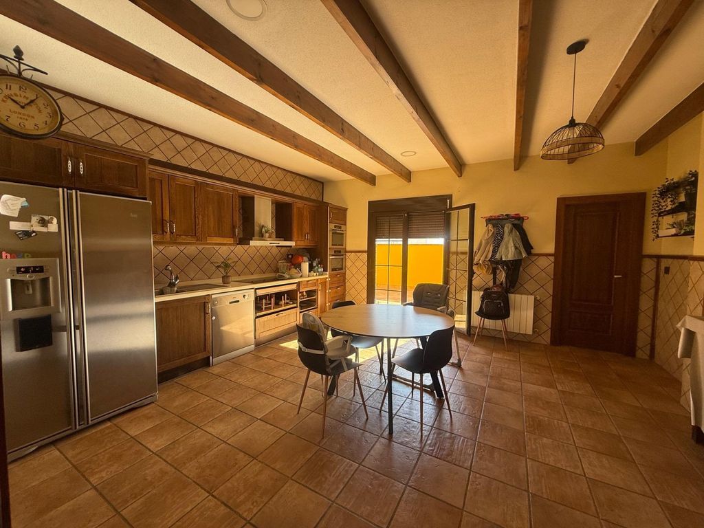 Property photo 1 of 31