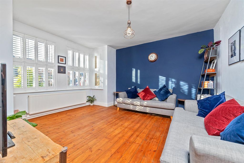 Property photo 2 of 20 29Kingsroad-21.Jpg