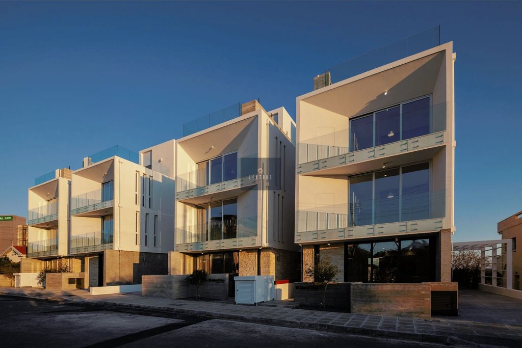 Property photo 1 of 39