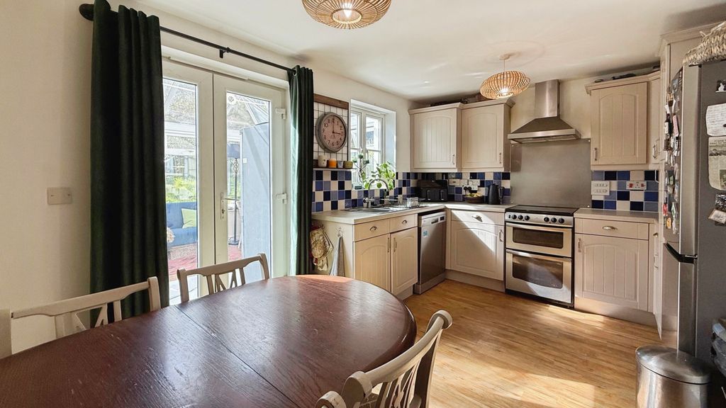 Property photo 3 of 20 Kitchen/Dining Room