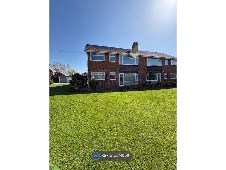 Property photo 1 of 15 Top Floor Flat