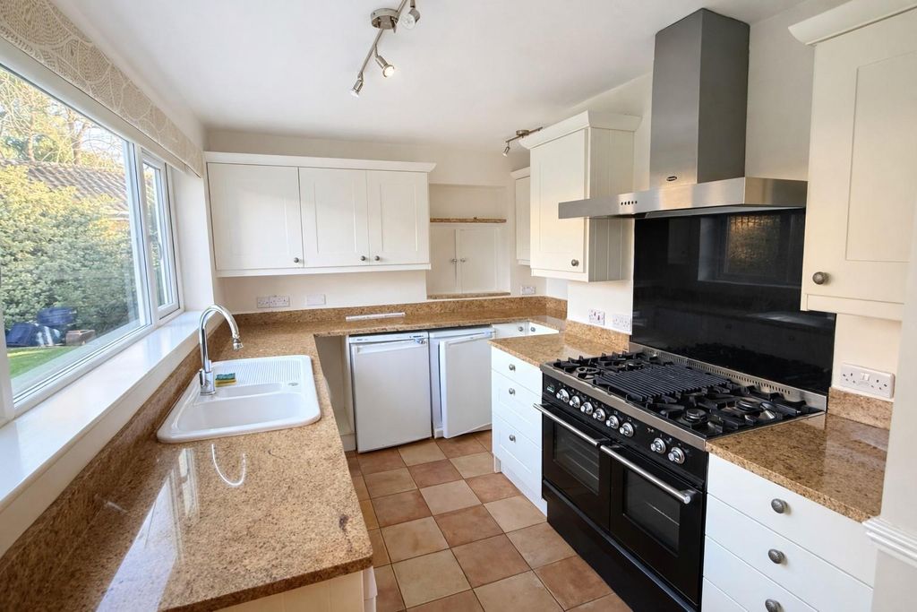 Property photo 3 of 20 Kitchen