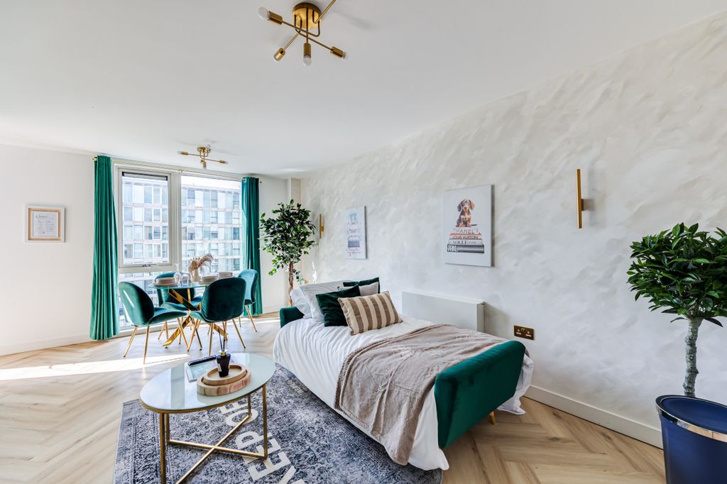 Property photo 1 of 26 Living Room