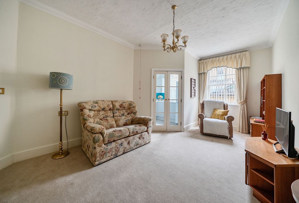 Property photo 2 of 11 Sitting Dining Room