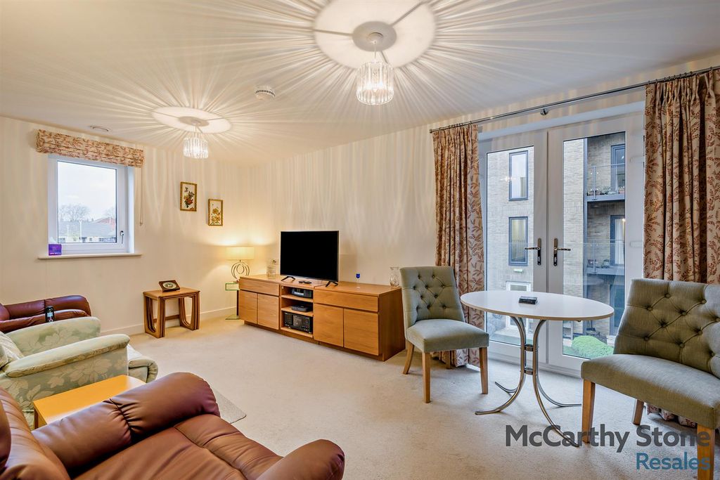 Property photo 1 of 28 8673038-Interior07-800.Jpg